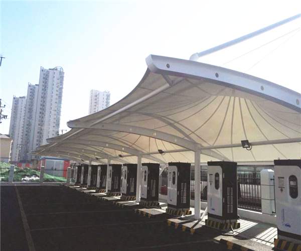 防雨充電樁停車(chē)棚